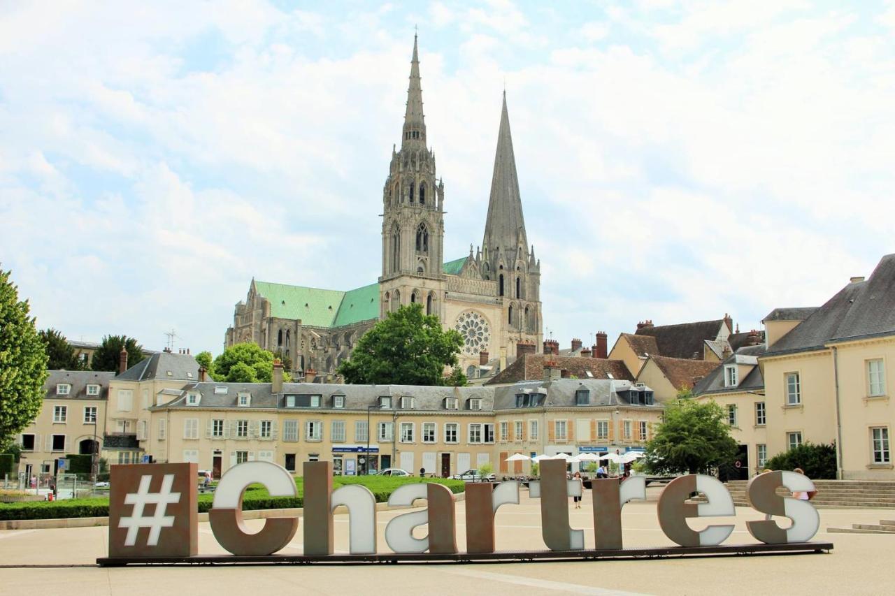 Les Clochers D'Or Chartres Bagian luar foto